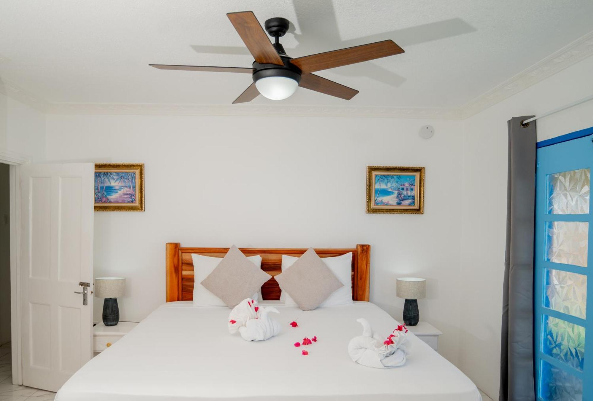 Beyond Sunset Resort & Villas Treasure Beach Exteriör bild