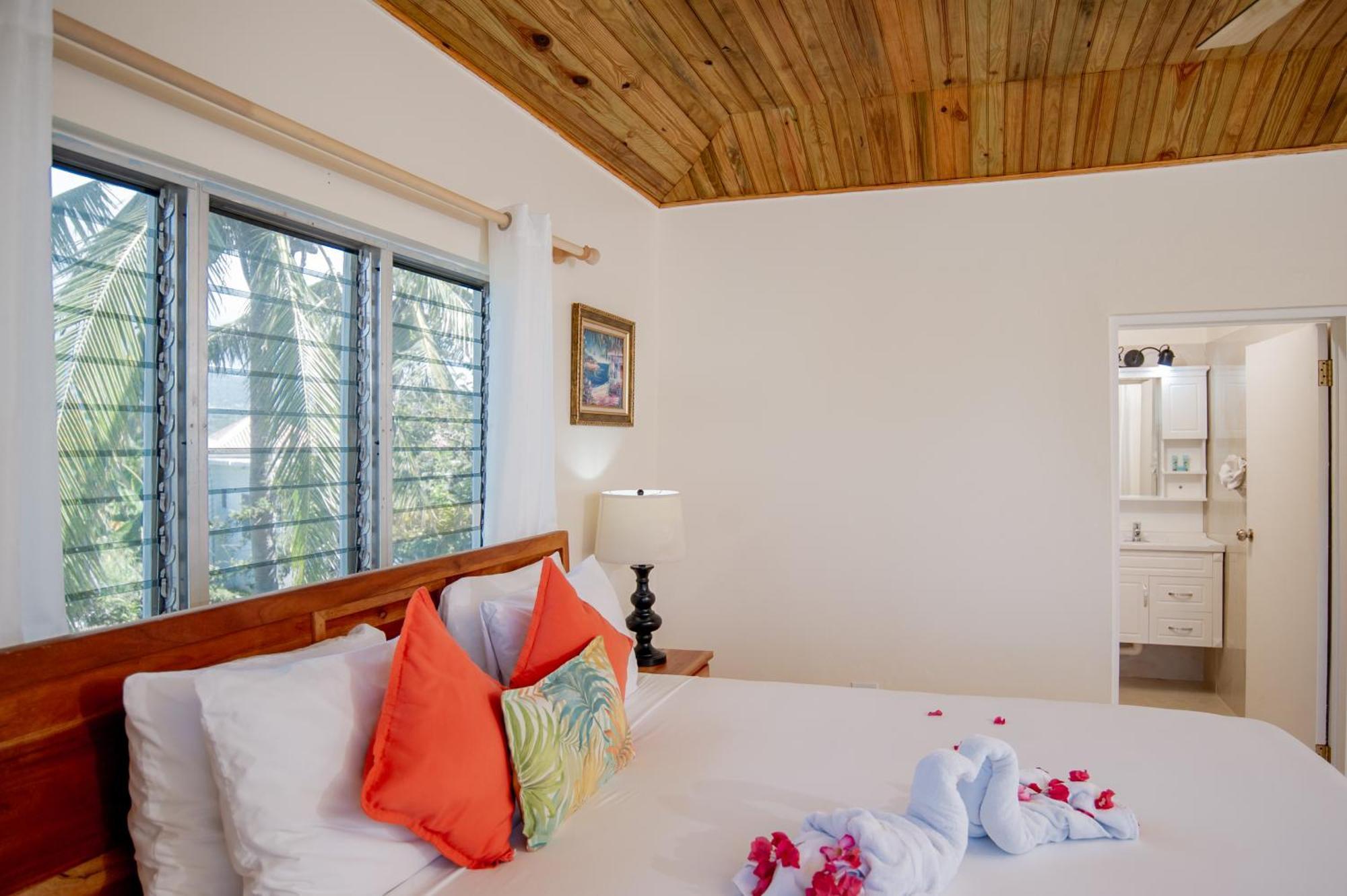 Beyond Sunset Resort & Villas Treasure Beach Exteriör bild