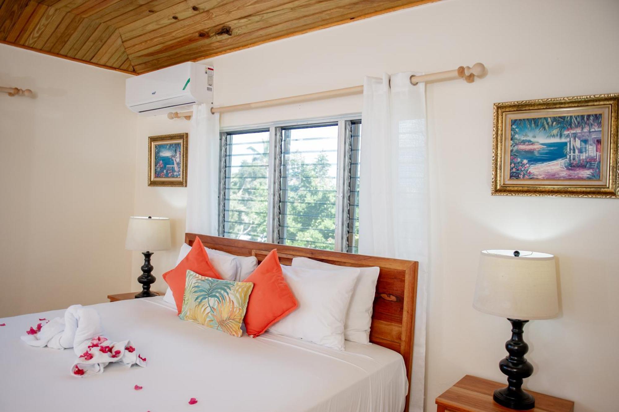 Beyond Sunset Resort & Villas Treasure Beach Exteriör bild