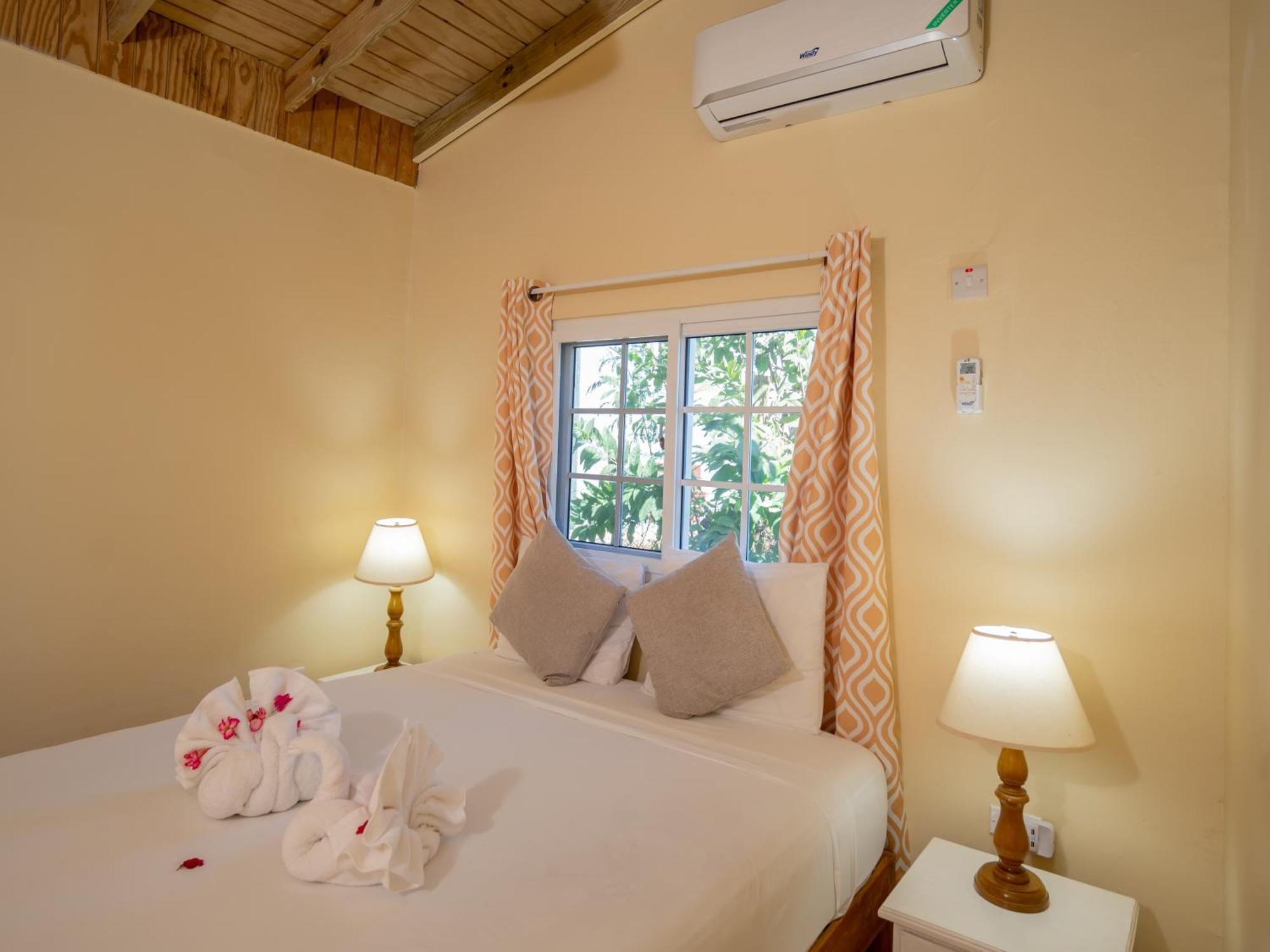 Beyond Sunset Resort & Villas Treasure Beach Exteriör bild