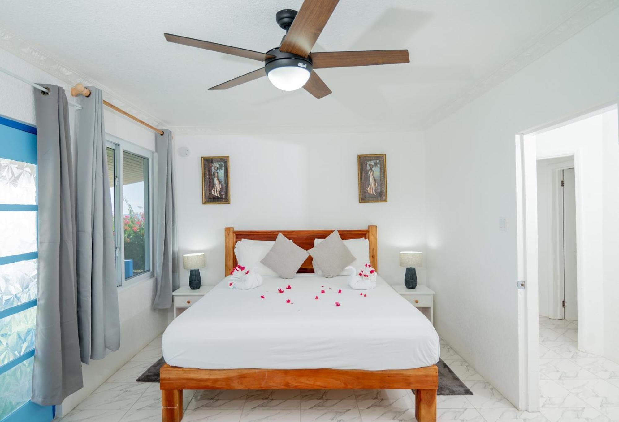 Beyond Sunset Resort & Villas Treasure Beach Exteriör bild