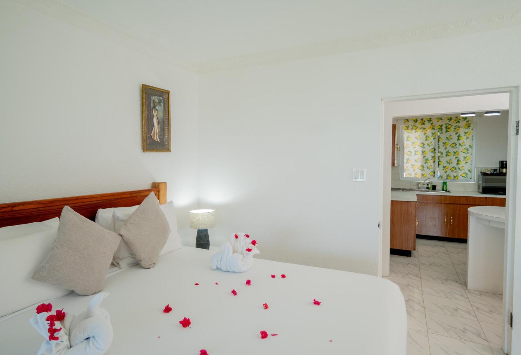 Beyond Sunset Resort & Villas Treasure Beach Exteriör bild