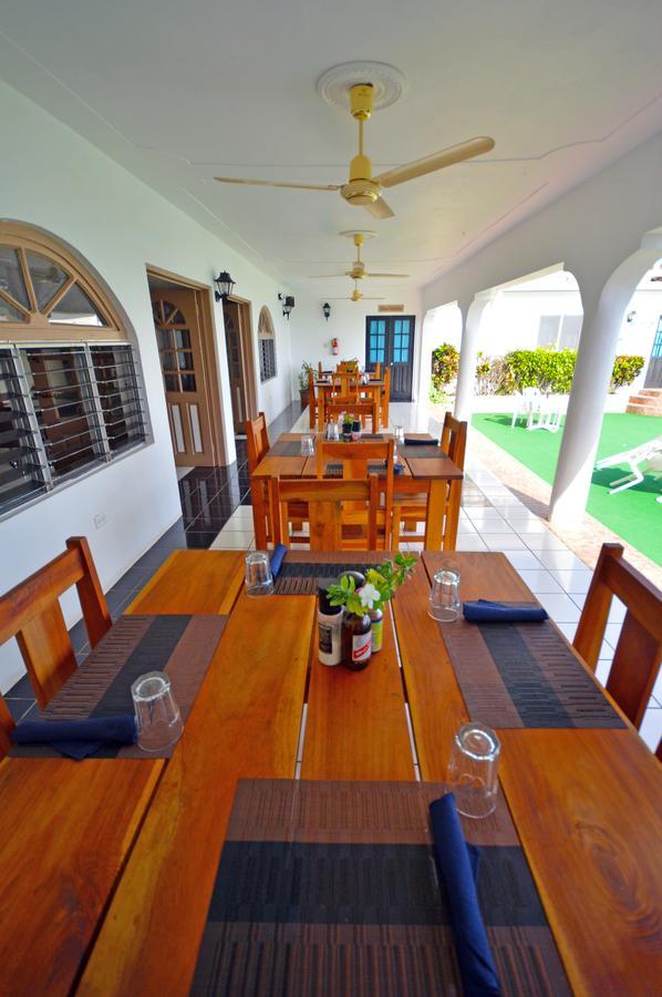 Beyond Sunset Resort & Villas Treasure Beach Exteriör bild