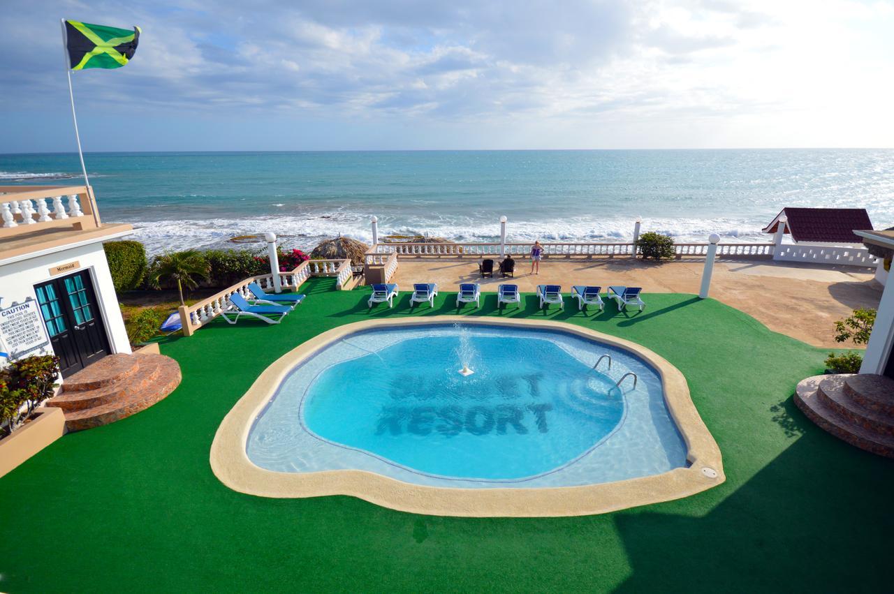 Beyond Sunset Resort & Villas Treasure Beach Exteriör bild
