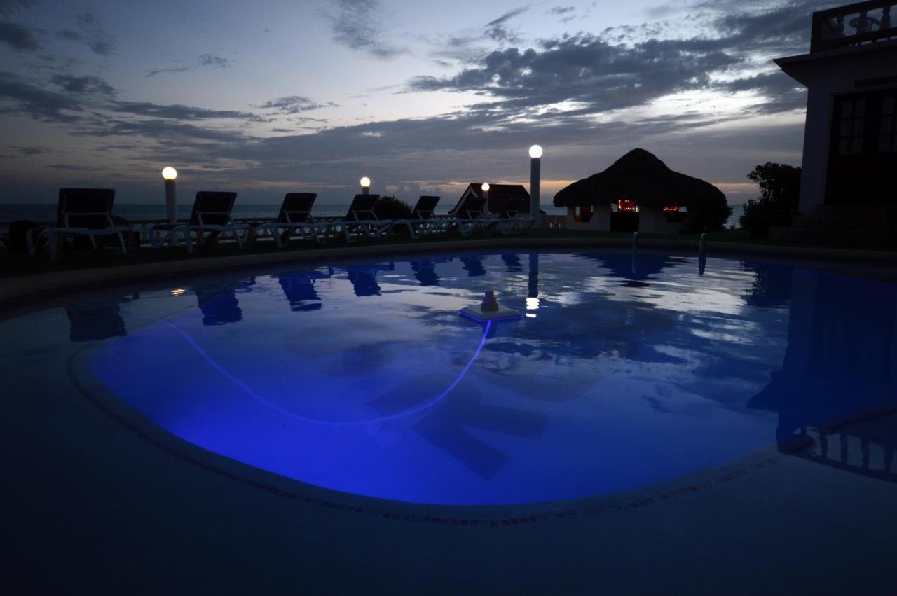 Beyond Sunset Resort & Villas Treasure Beach Exteriör bild