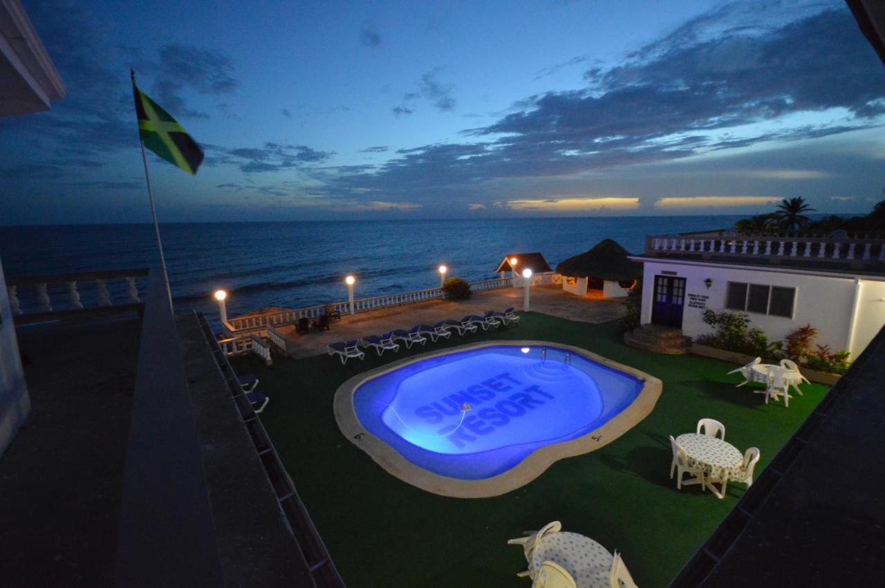 Beyond Sunset Resort & Villas Treasure Beach Exteriör bild
