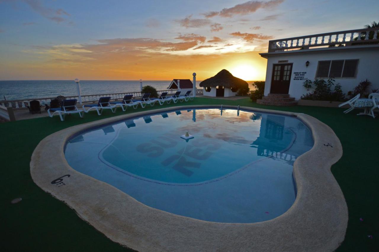 Beyond Sunset Resort & Villas Treasure Beach Exteriör bild