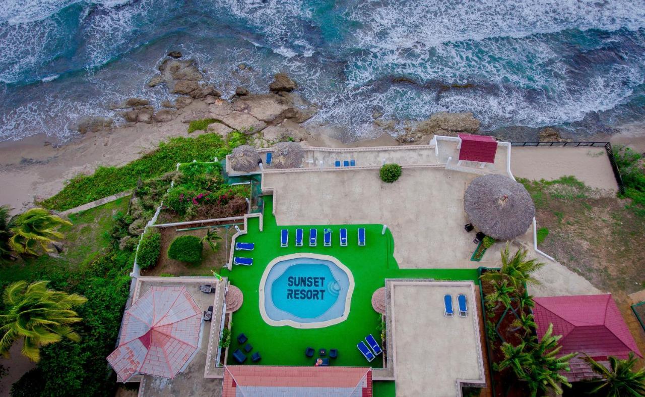Beyond Sunset Resort & Villas Treasure Beach Exteriör bild