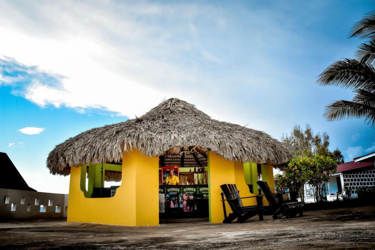 Beyond Sunset Resort & Villas Treasure Beach Exteriör bild