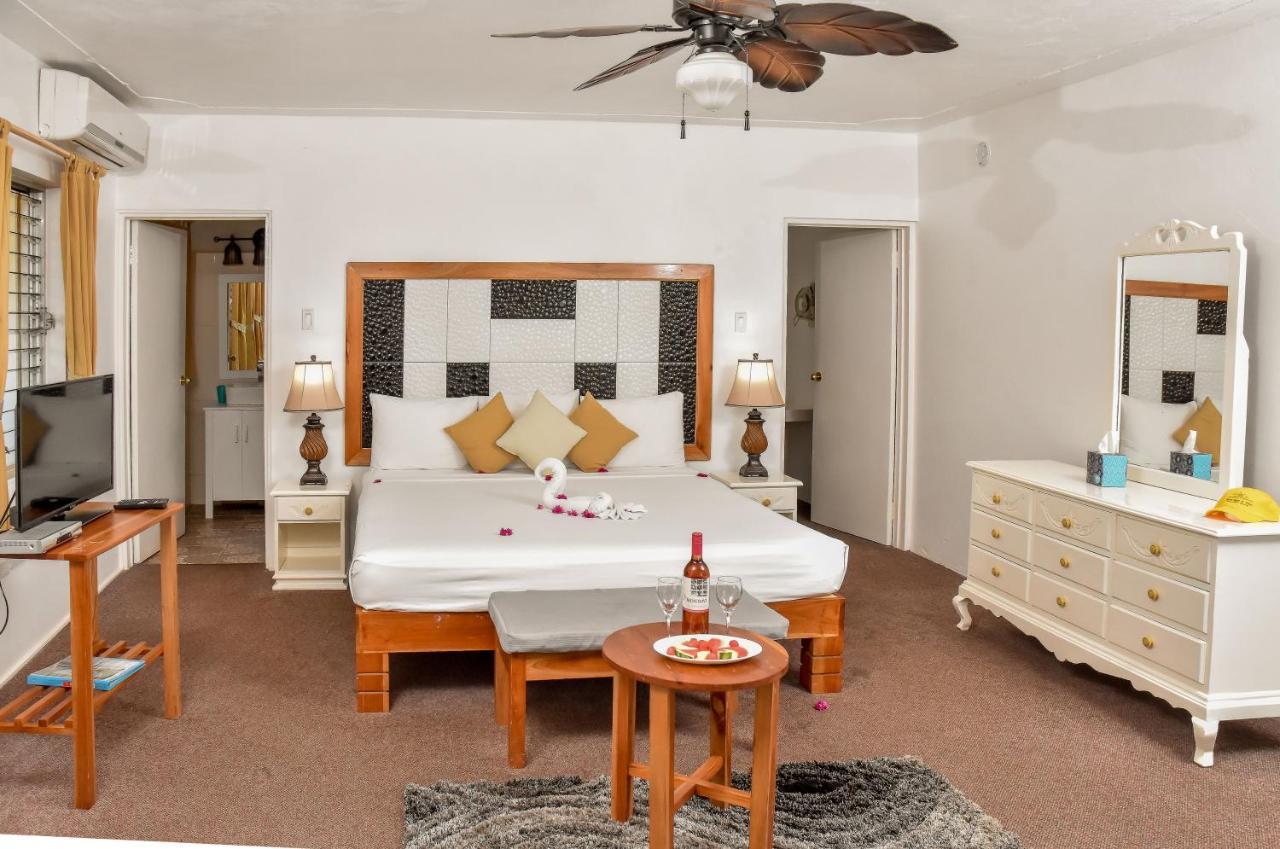 Beyond Sunset Resort & Villas Treasure Beach Exteriör bild